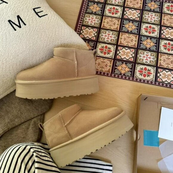 UGG Classic Ultra Mini Platform Boot - Picture 1 of 6
